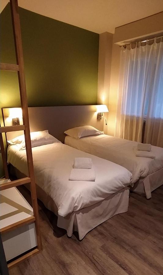 Hotel Le Corbusson Saint-Berthevin Esterno foto