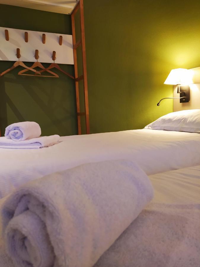 Hotel Le Corbusson Saint-Berthevin Esterno foto