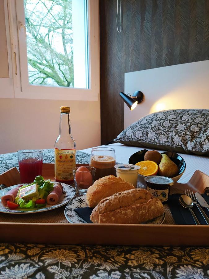 Hotel Le Corbusson Saint-Berthevin Esterno foto