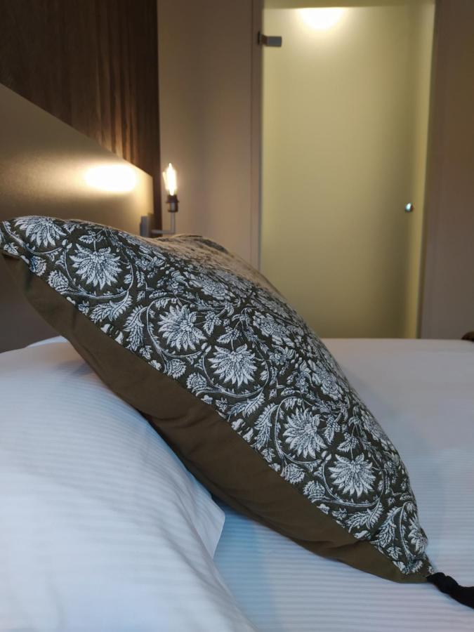 Hotel Le Corbusson Saint-Berthevin Esterno foto