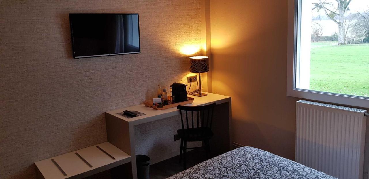 Hotel Le Corbusson Saint-Berthevin Esterno foto