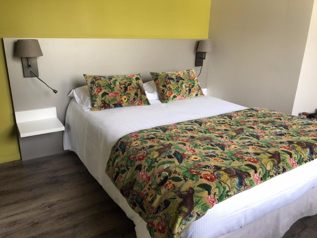 Hotel Le Corbusson Saint-Berthevin Esterno foto
