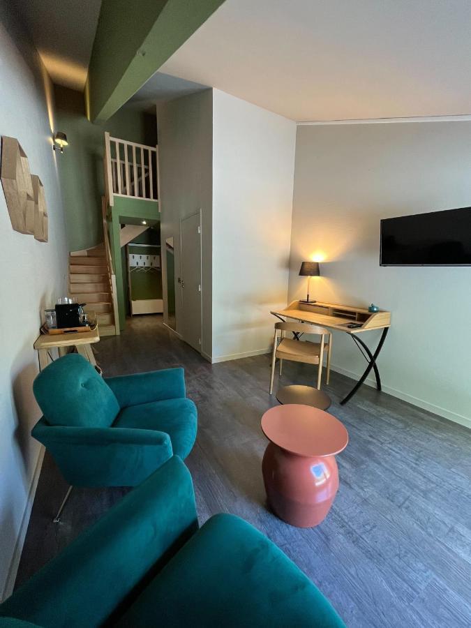 Hotel Le Corbusson Saint-Berthevin Esterno foto