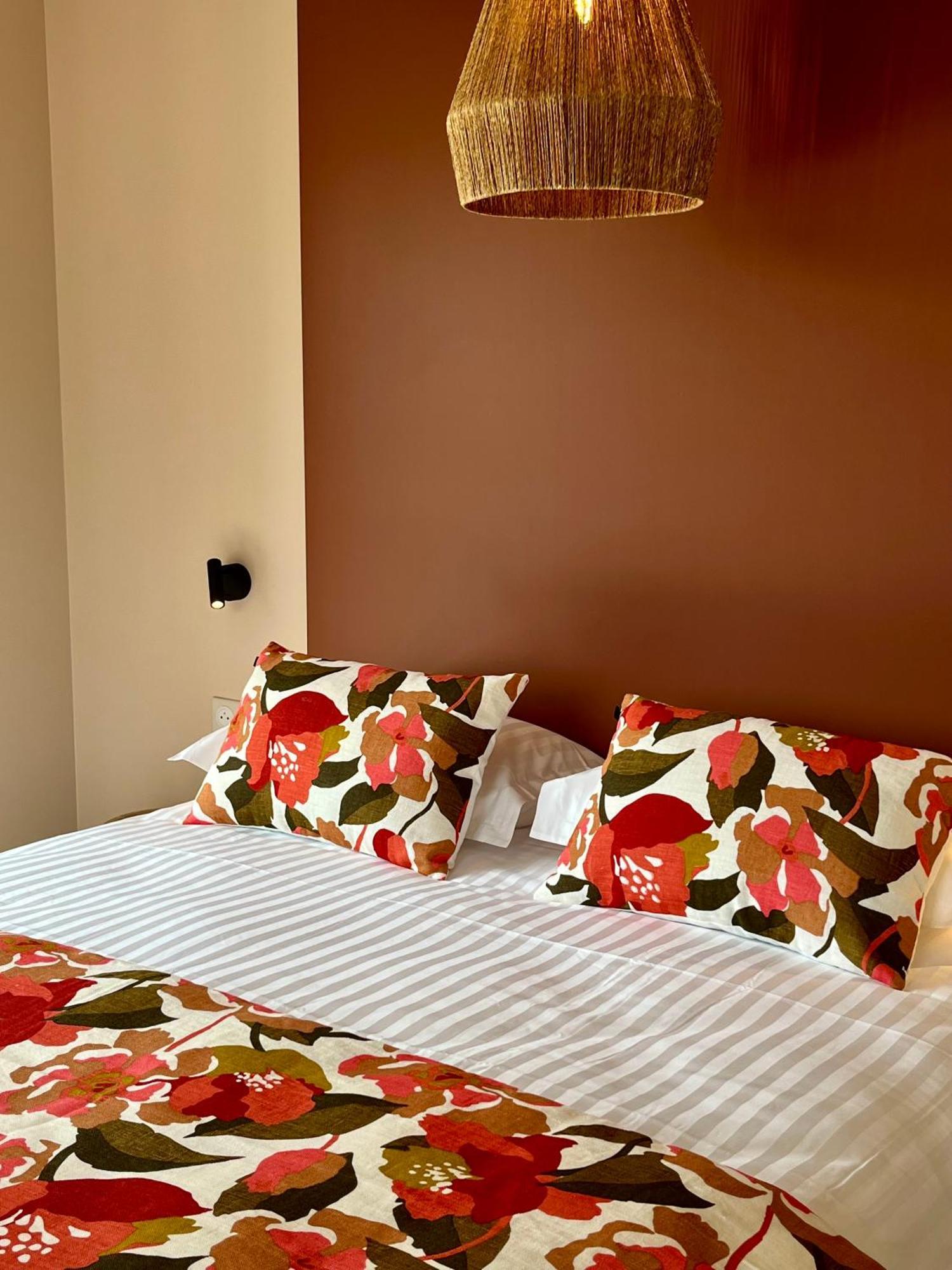 Hotel Le Corbusson Saint-Berthevin Esterno foto