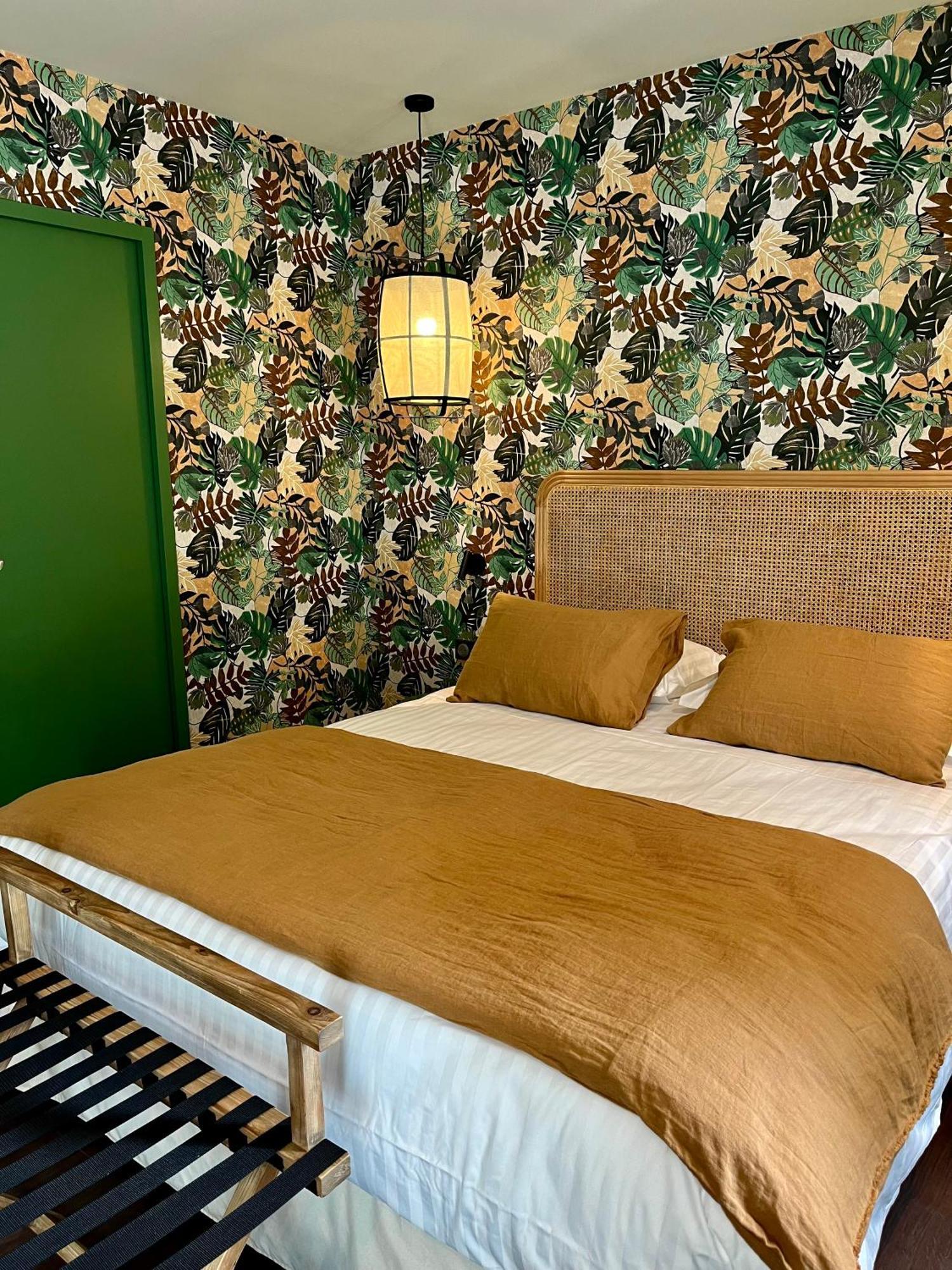Hotel Le Corbusson Saint-Berthevin Esterno foto