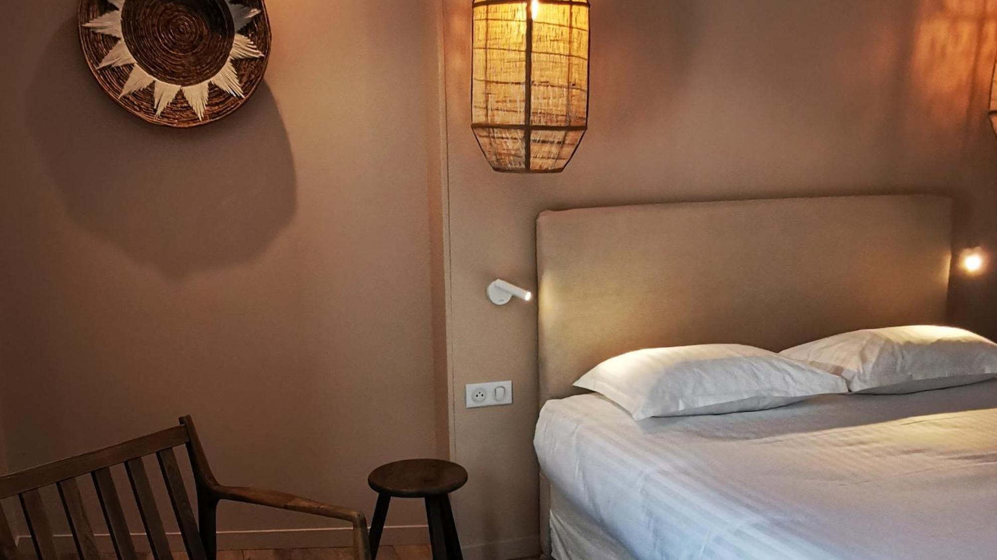 Hotel Le Corbusson Saint-Berthevin Esterno foto